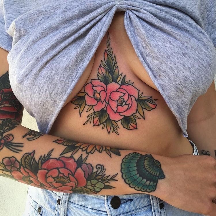 tatuagem de mandala no peito