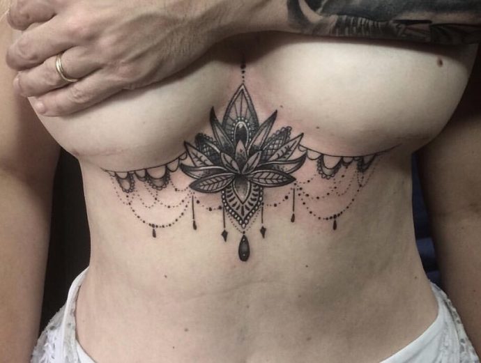 tatuagem no esterno