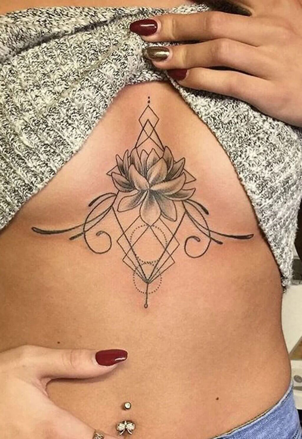 tatuagem delicada no peito