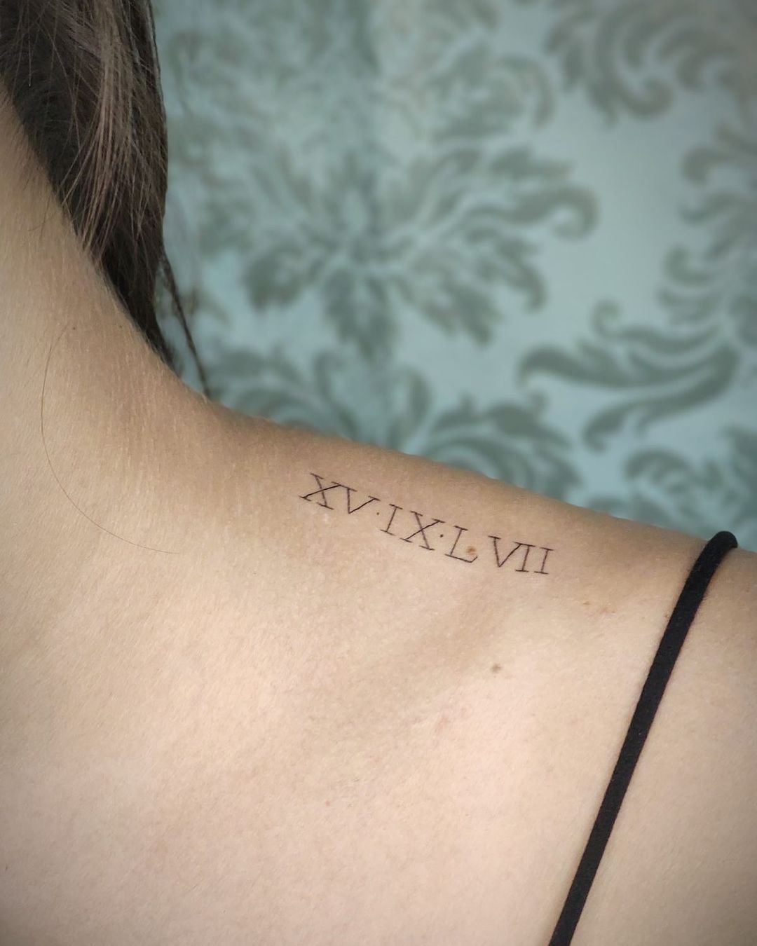 Tatuagens Minimalistas no Pescoço: Ideias e Onde Fazer