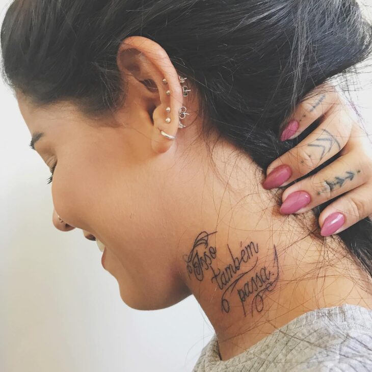 erros comuns ao fazer tatuagem escrita no pescoço