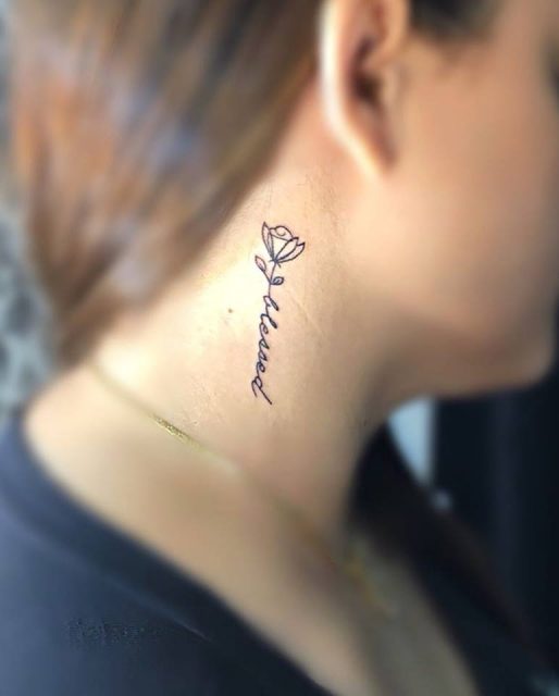 Tatuagem No Pescoco Feminina Escrita
