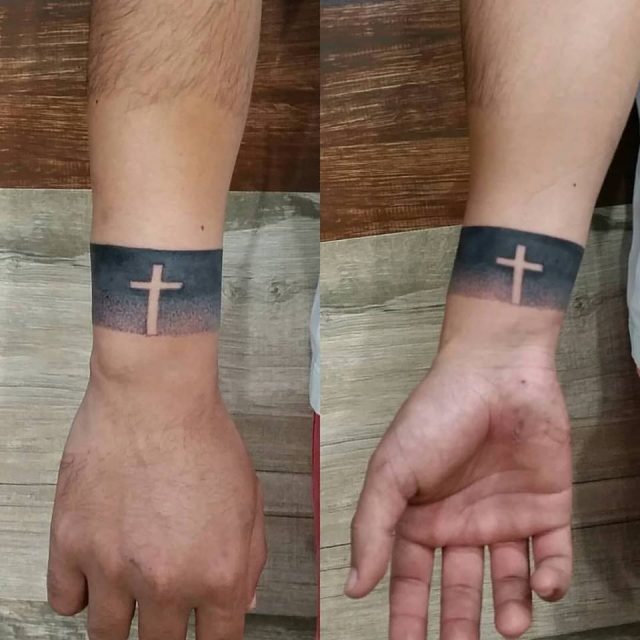 Fineline no Pulso: O Guia Completo das Tatuagens Masculinas Minimalistas