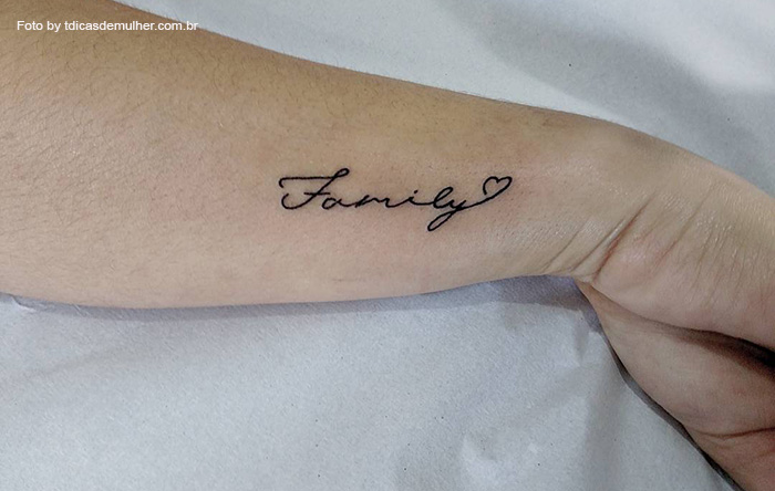 melhores inspirações de tatuagem no punho para mulheres