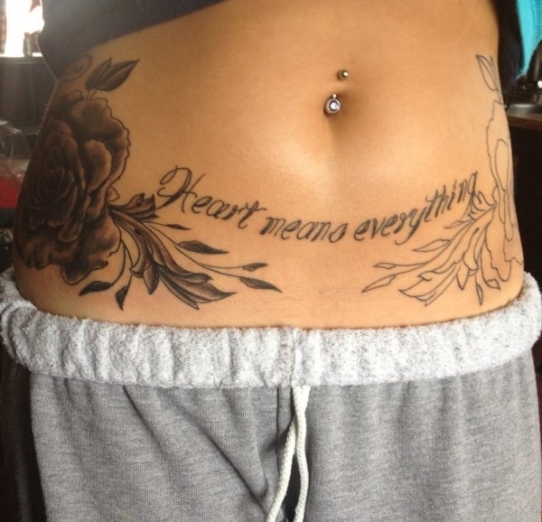 Tatuagem No Quadril Frase Delicada