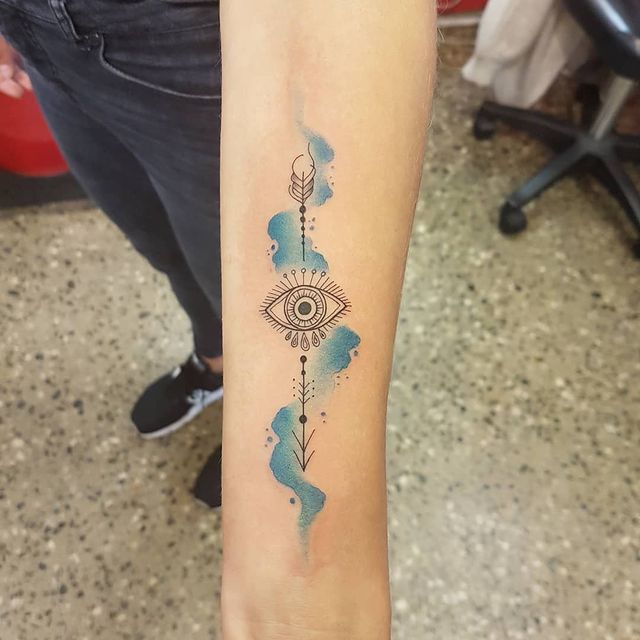 um Escudo de Proteção
4. Tatuagem Olho Grego: Inspirações em Aquarela