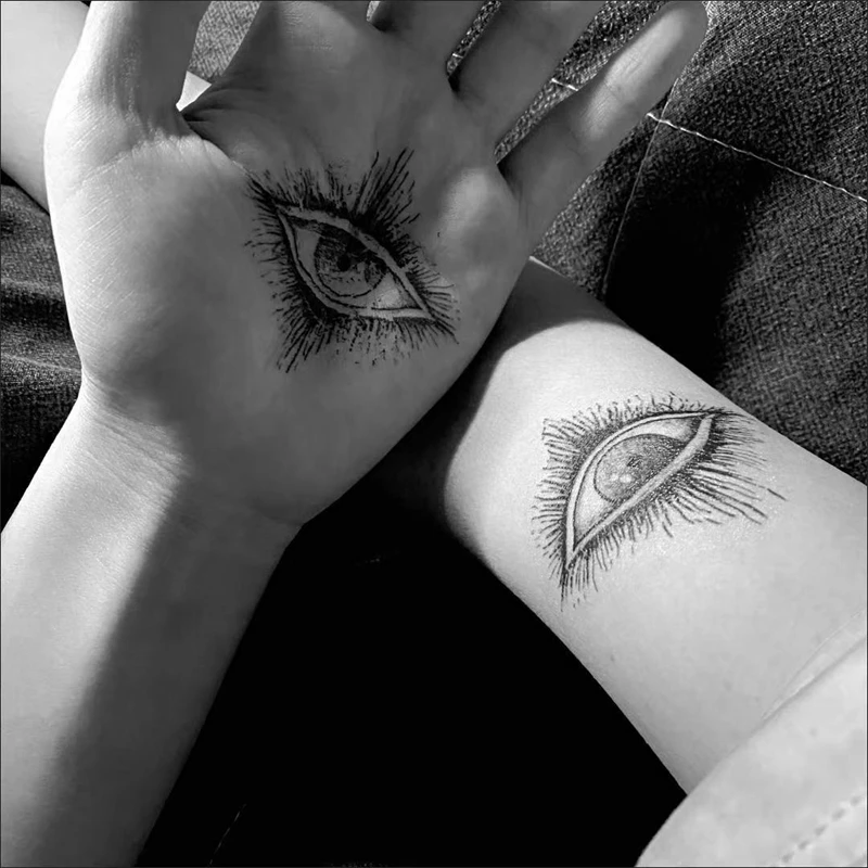 Fine Line e Geométrico
5. A História e o Simbolismo por Trás da Tatuagem de Olho Grego