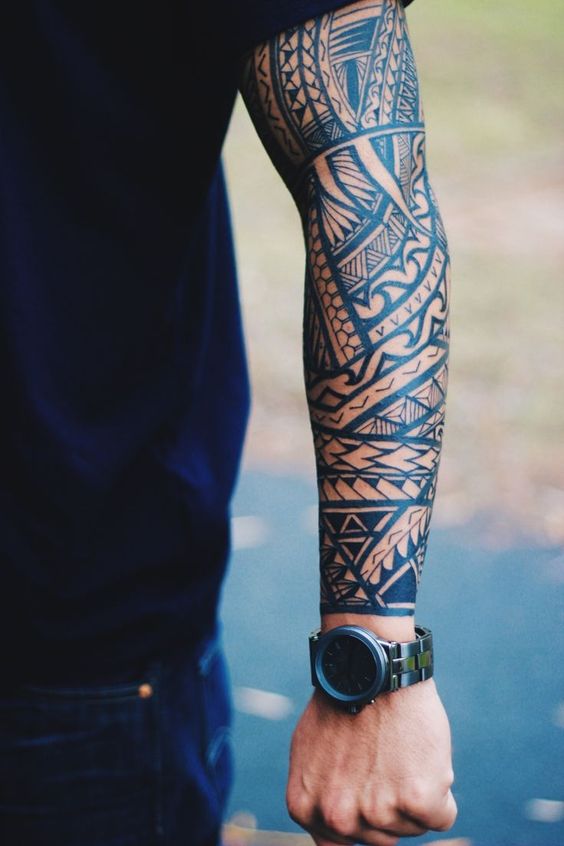 tatuagem de antebraço externo masculino