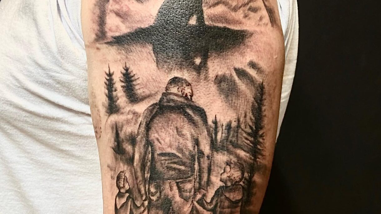 tatuagem para homenagear filhos no braço