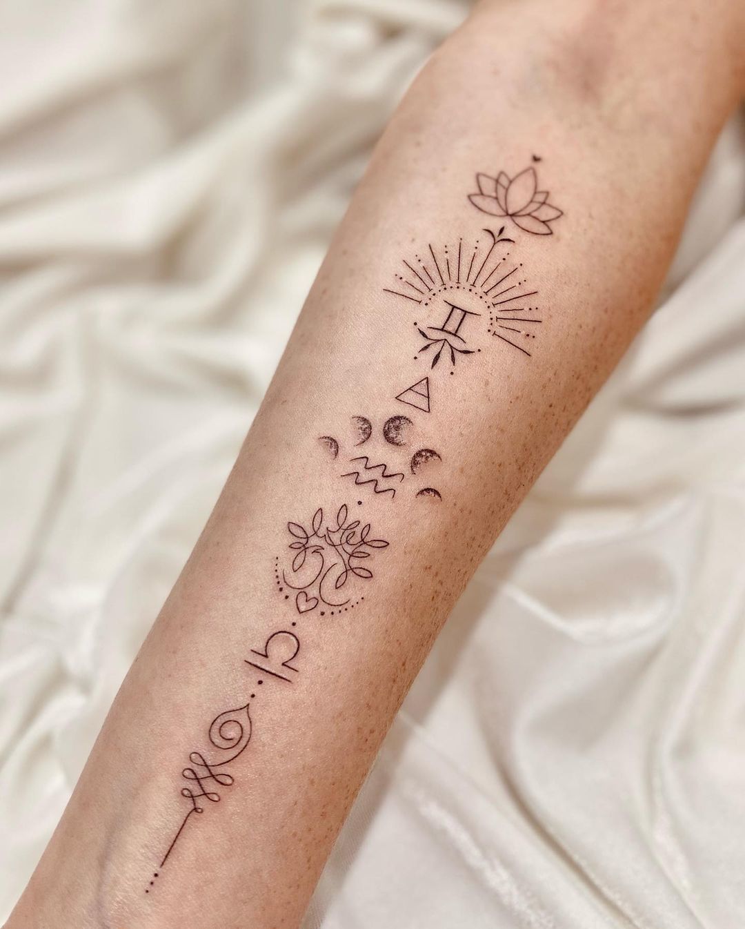 tatuagem feminina tornozelo