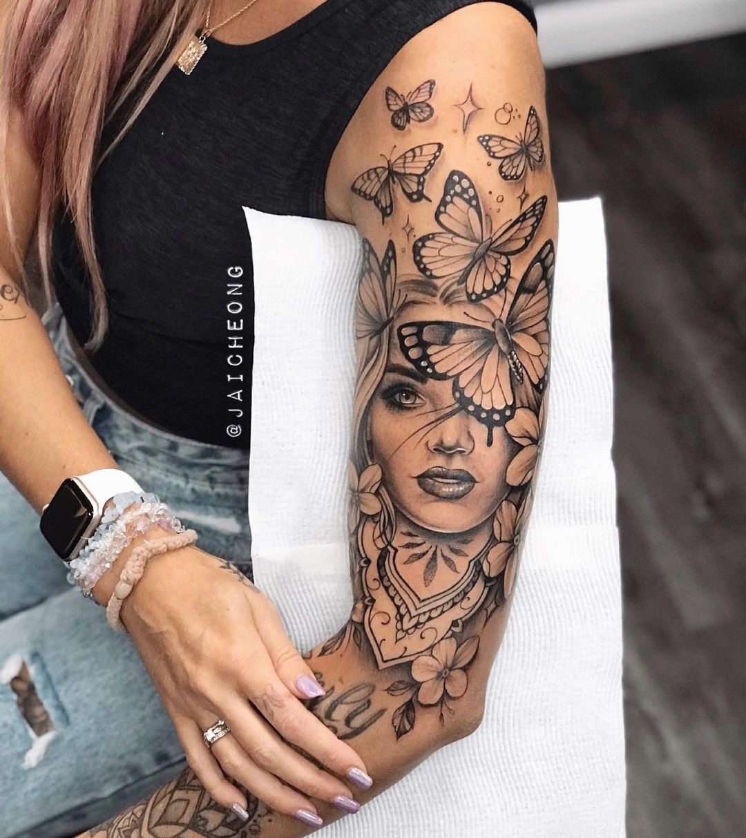 tatuagem feminina costela