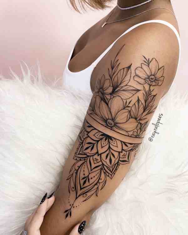 tatuagem feminina costela