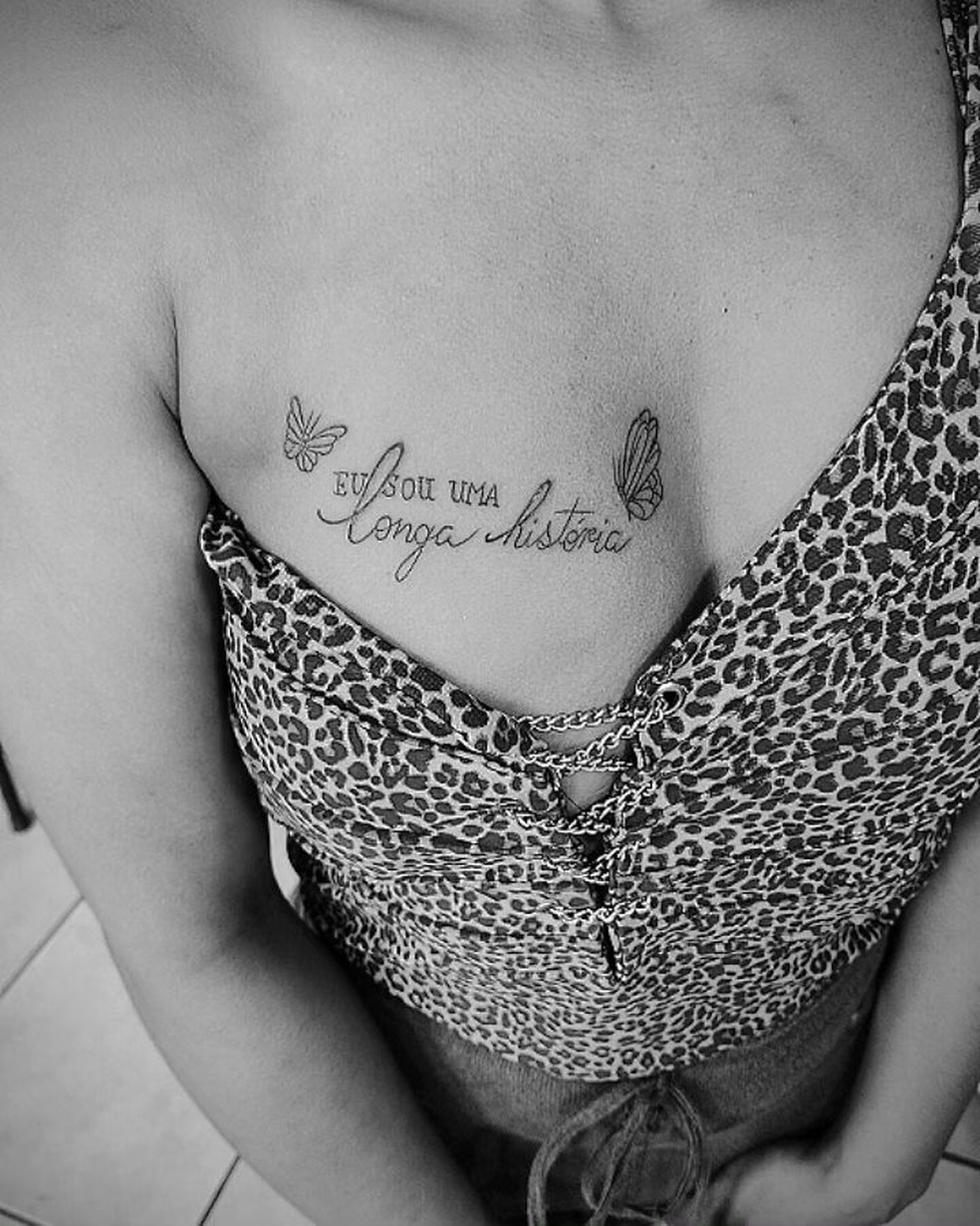 melhores ideias tatuagem peito feminina delicada