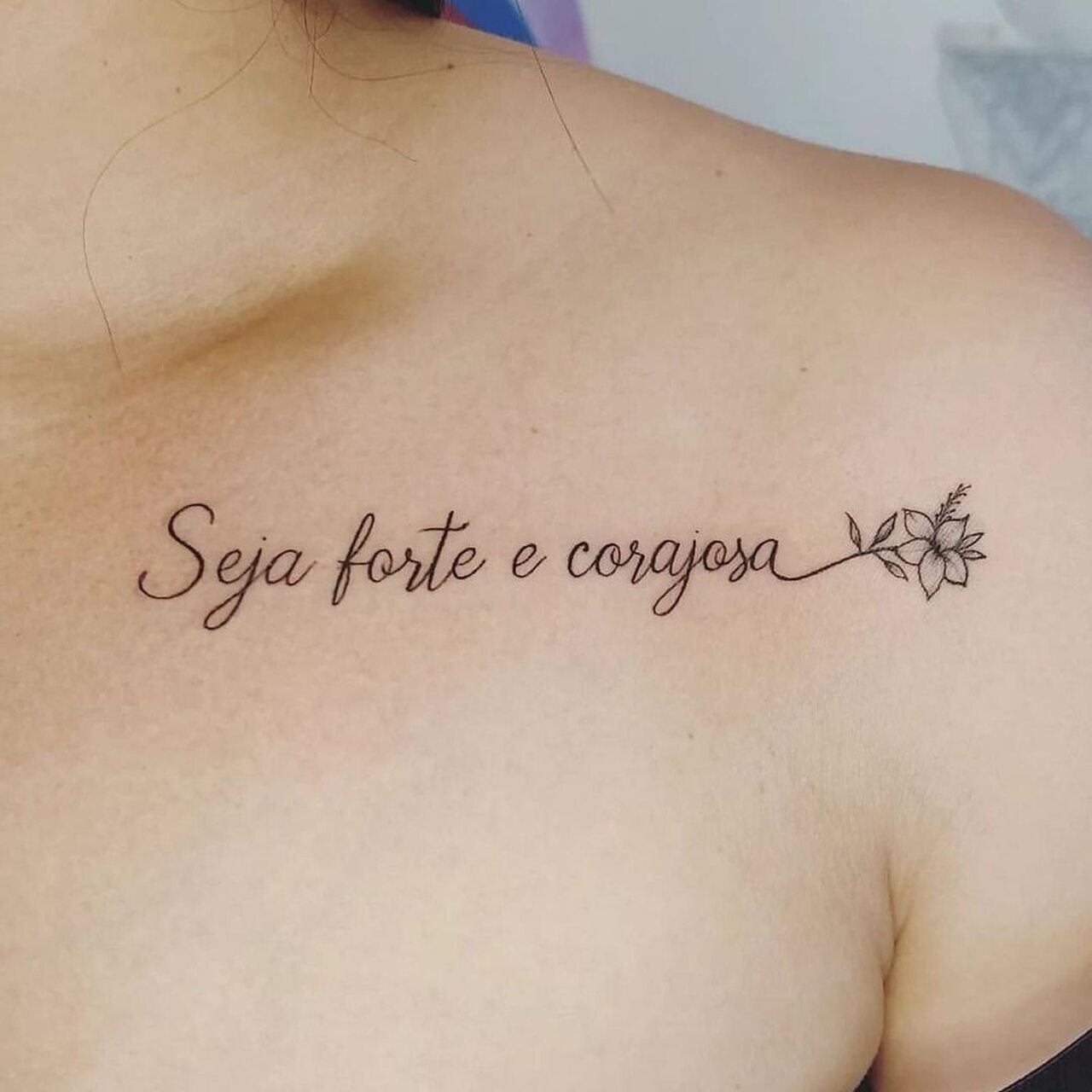 tatuagem peito feminina