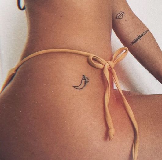 tatuagem 10cm bunda