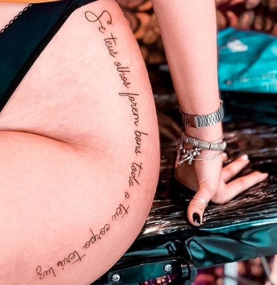 tatuagem minimalista bumbum