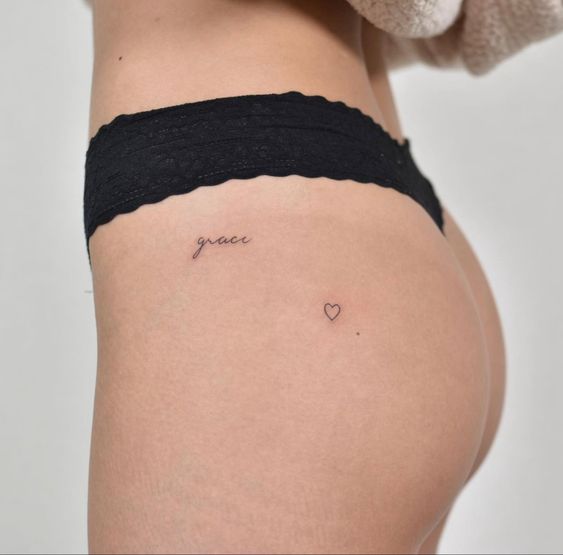 tatuagem de borboleta no bumbum