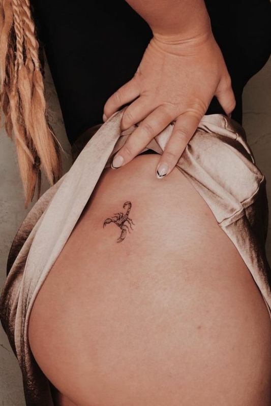 tatuagem de coração na bunda
