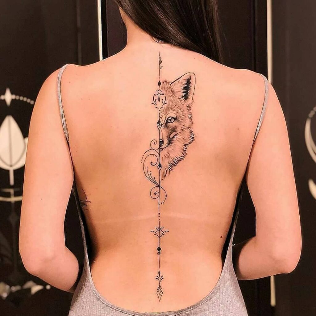 tatuagem feminina na costela
