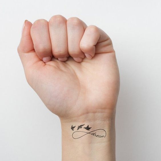 dor tatuagem pulso