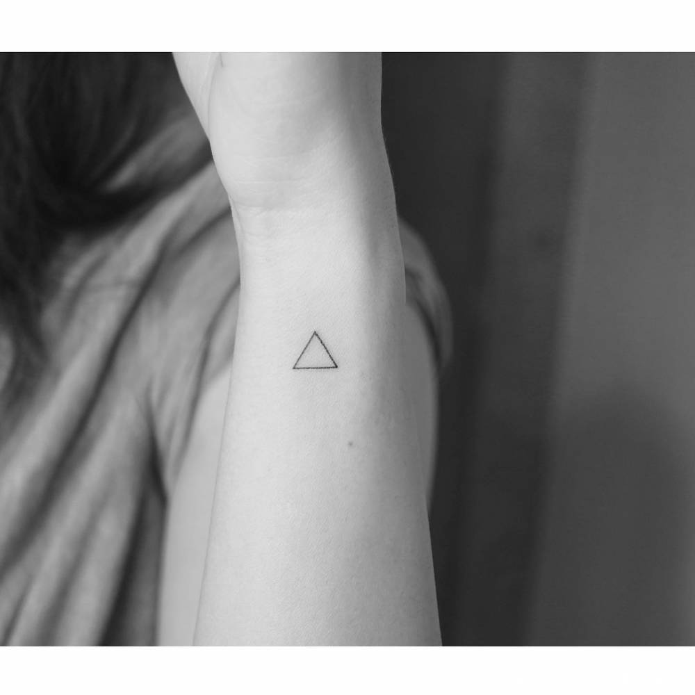 O Simbolismo dos Elementos na Tatuagem de Triângulo