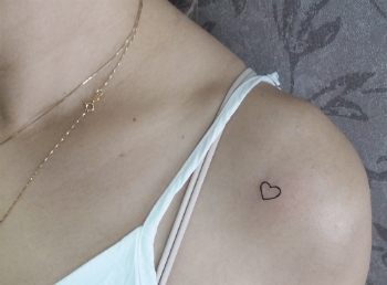 tatuagem de escrita delicada feminina