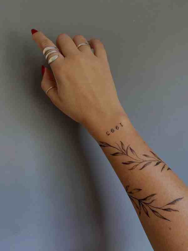 tatuagem feminina traço fino
