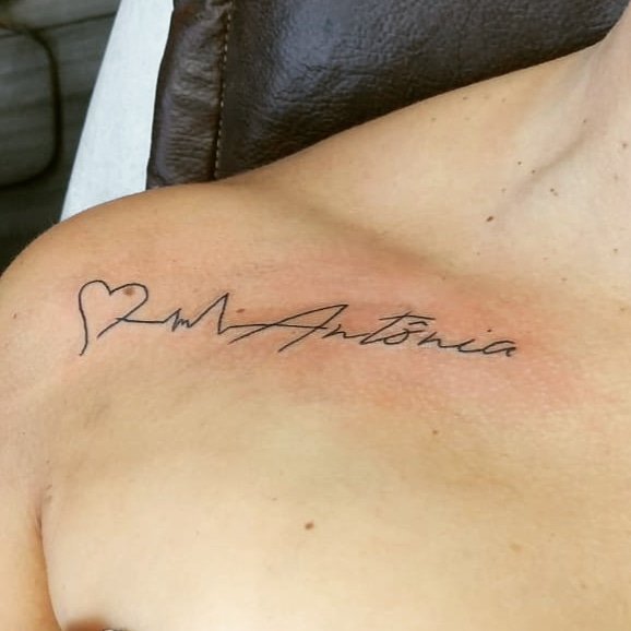 Tatuagens Minimalistas para Mães: Elegância e Discrição