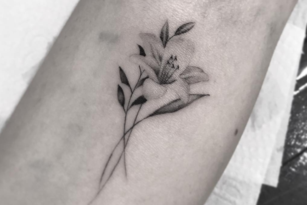 Lírio Fineline vs. Realismo: Qual Tatuagem Combina Mais Com Você?