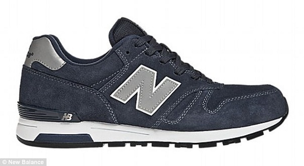tênis casual com N