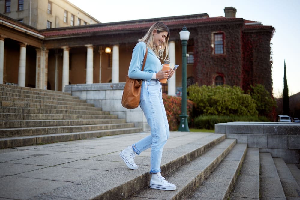como usar tênis no trabalho em pé looks