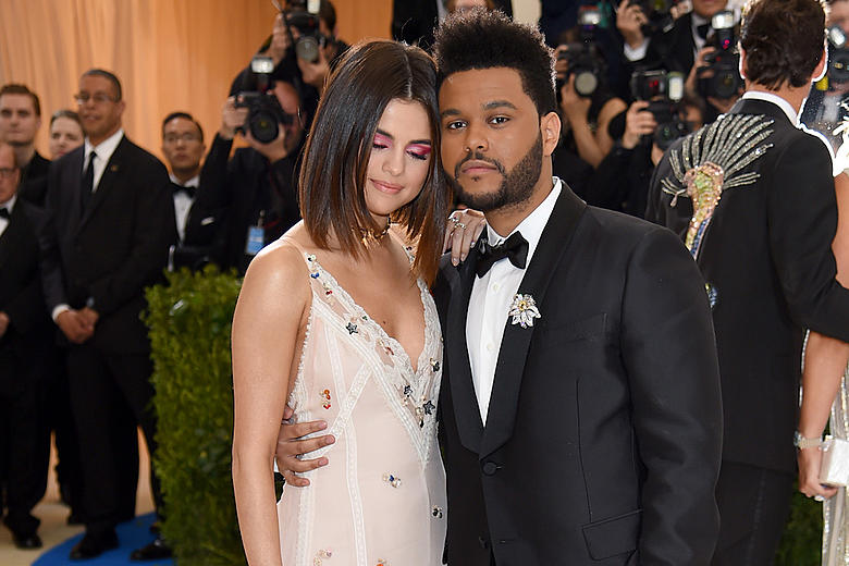 A Linha do Tempo Completa do Relacionamento de The Weeknd e Selena Gomez