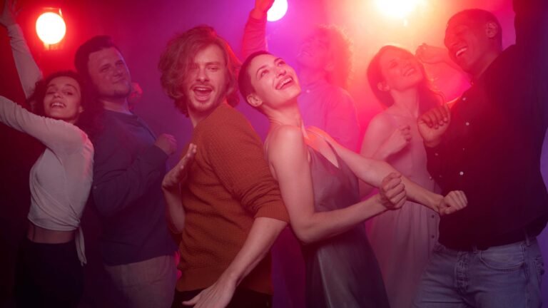 Guia Completo: Como se Tornar um Bartender de Sucesso em Baladas