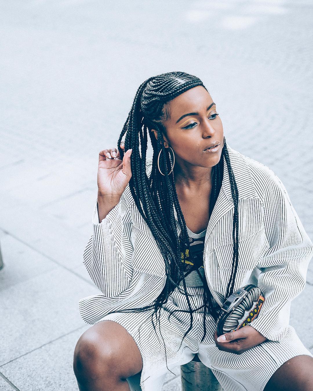 tranca nago com cachos soltos