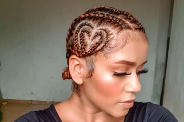 tranca nago feminina cabelo curto