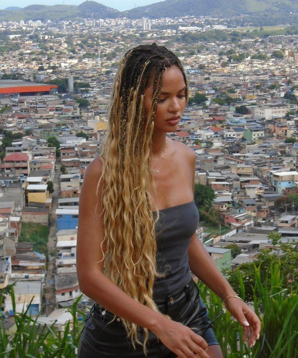 5 Ideias de Tranças Laterais para Cabelos Lisos
Como Fazer Trança Nagô Lateral em Cabelo Liso
Trança Messy Lateral: O Guia Completo
Melhores Produtos para Tranças em Cabelo Liso
Tutorial: Tiara de Trança para um Look Elegante