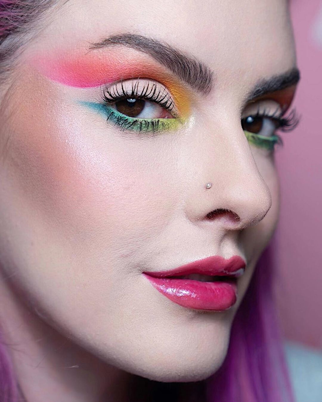 Técnicas de Contorno e Iluminação para Realçar Seus Traços