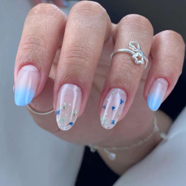 unha almond decorada vermelha