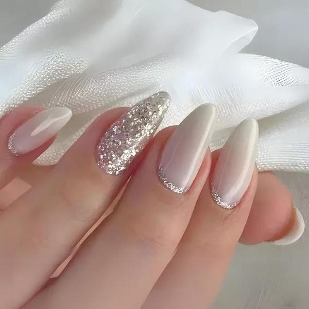 ideias de unhas de noiva para casamento na praia