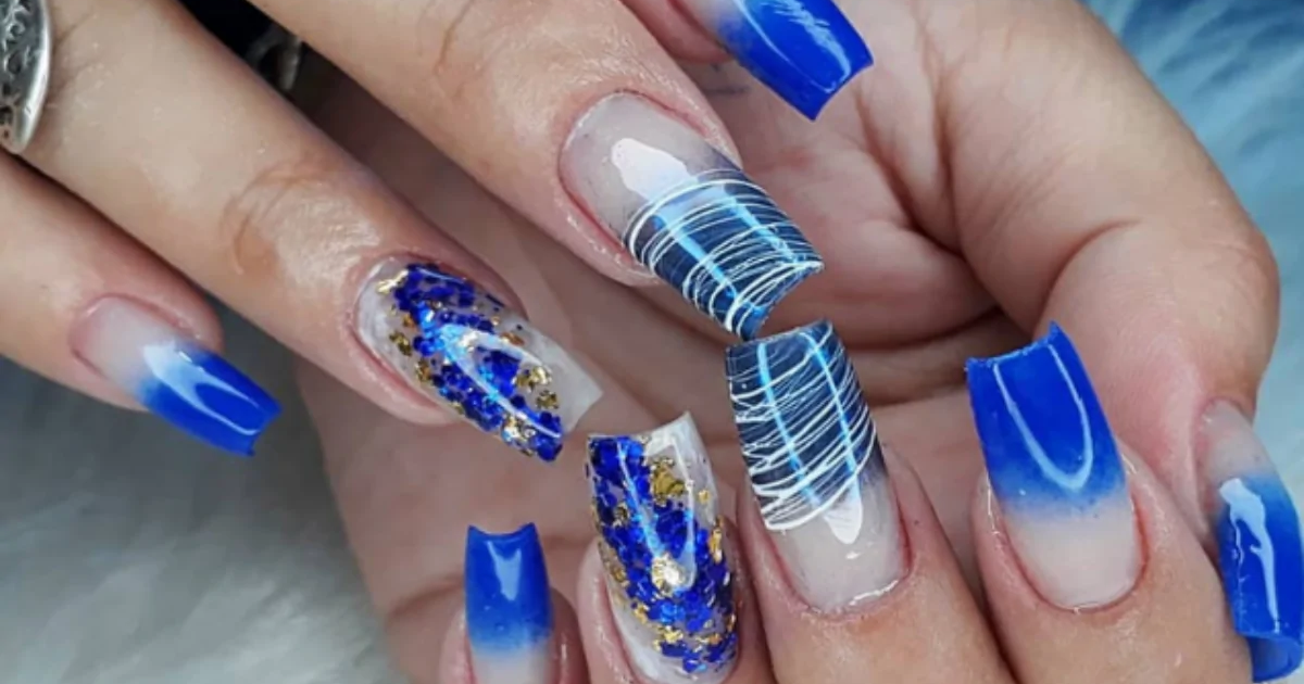 unha decorada azul encapsulada