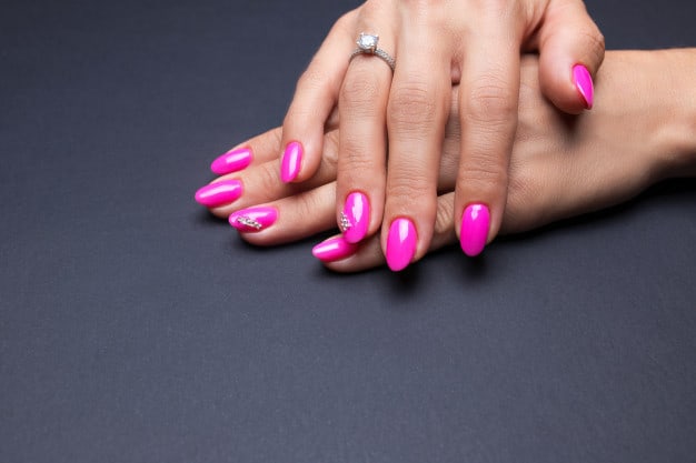 quanto custa fazer unhas decoradas rosa
