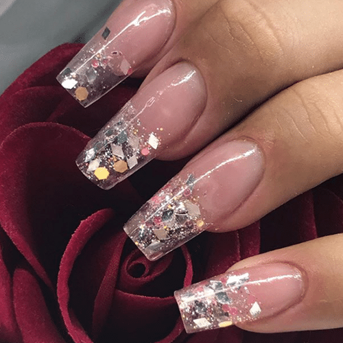 Inspirações de Decoração para Unhas em Gel: Milky Nails e Efeitos de Glitter