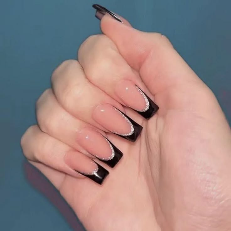 unha em gel preta bailarina