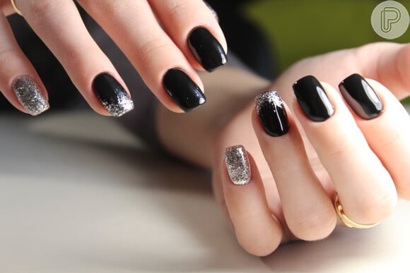 Como Escolher o Glitter Ideal para Sua Nail Art em Gel Preta