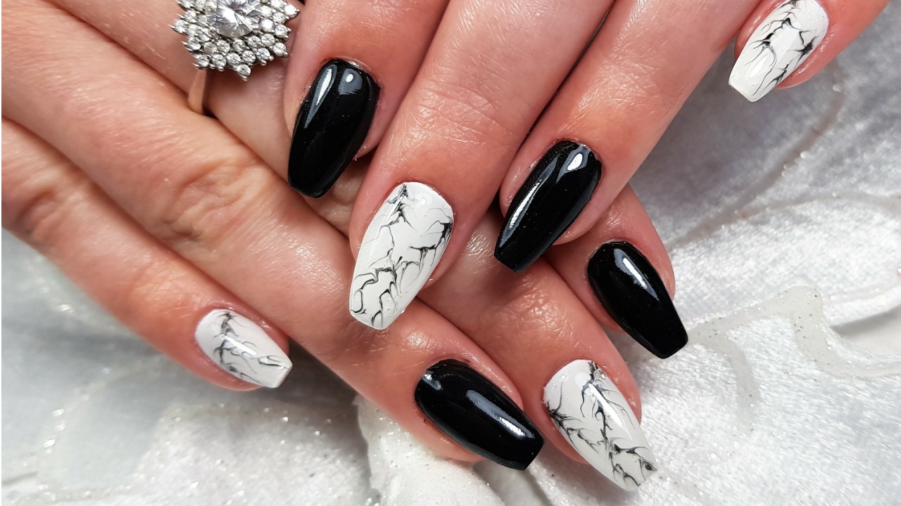 ideias de unhas em gel preto e branco