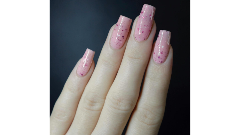 Unhas Encapsuladas com Glitter Rosa: Tendências e Técnicas para um Brilho Duradouro