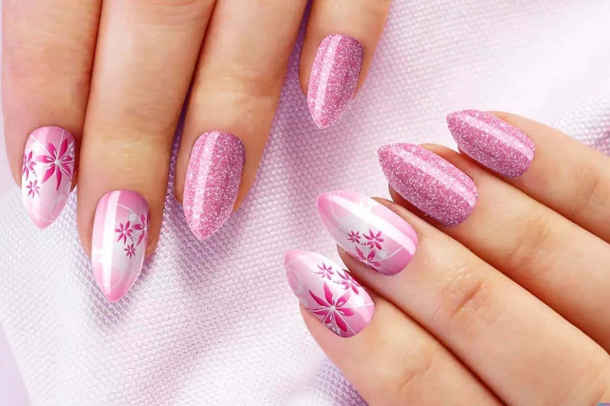 Passo a Passo: Aplicação Perfeita de Glitter Solto em Unhas de Gel Rosa