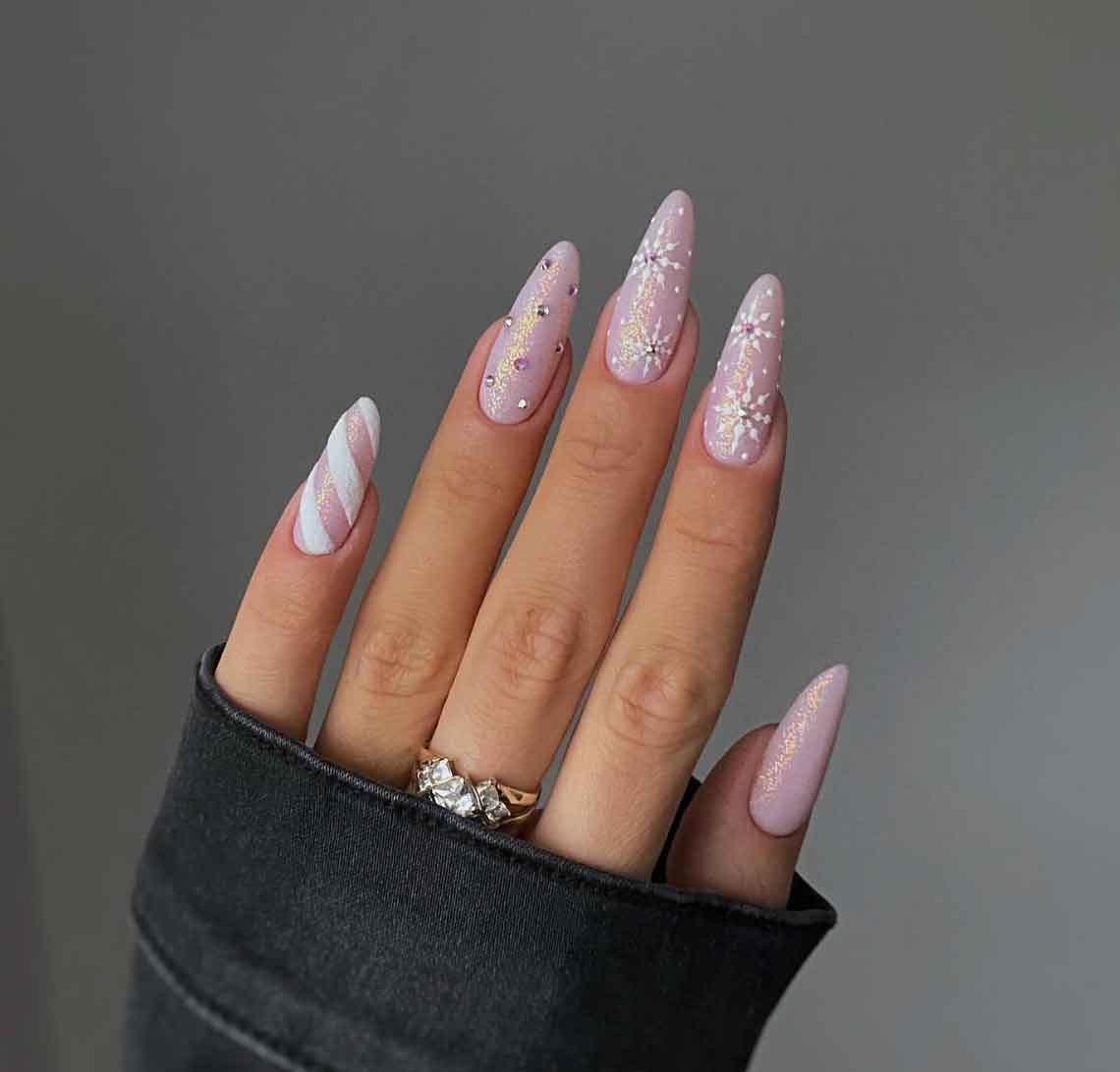 Unhas Encapsuladas com Glitter Rosa: Tendências e Técnicas para um Brilho Duradouro