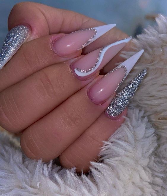 unha stiletto curta
