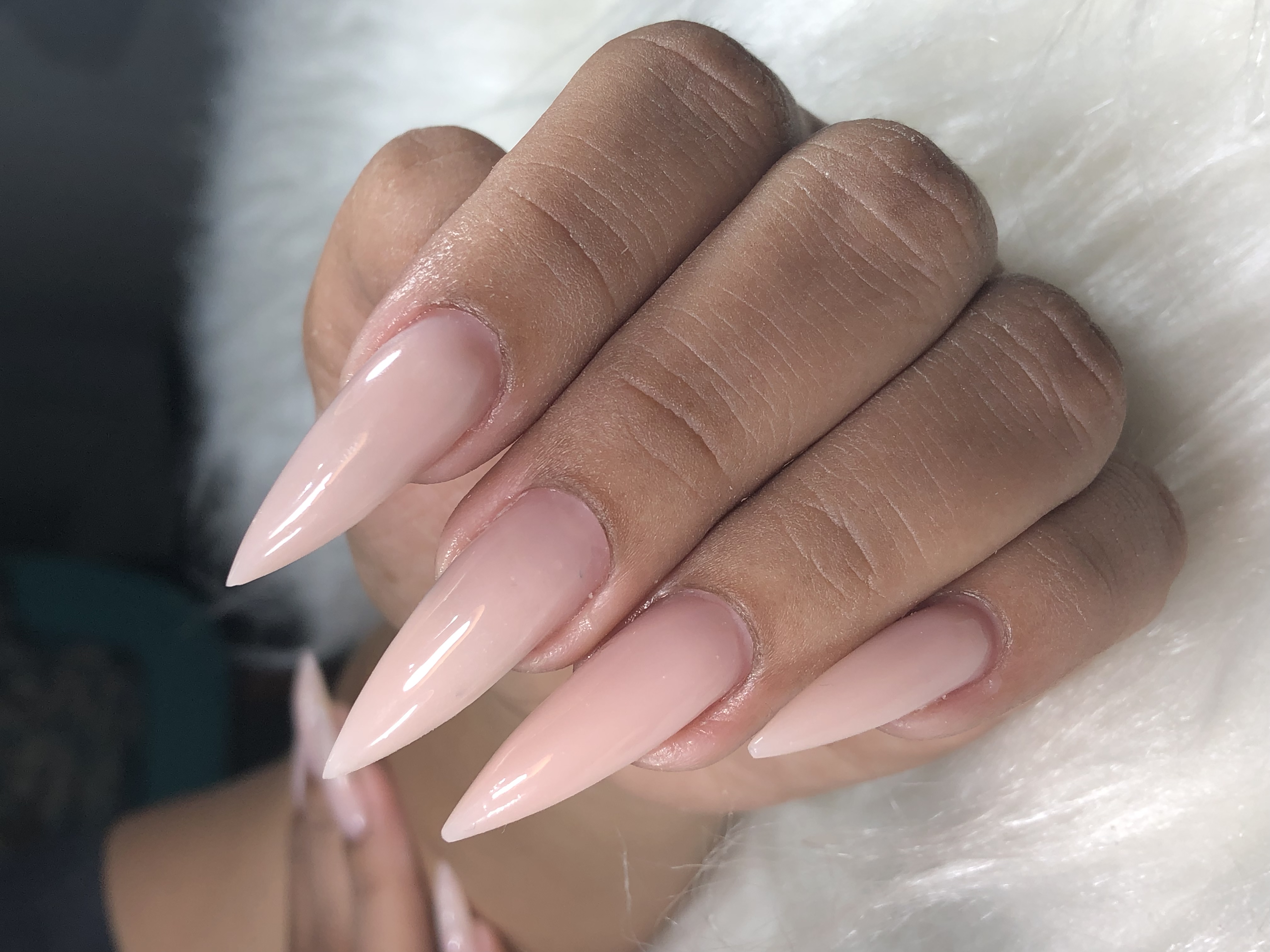 unha stiletto em gel